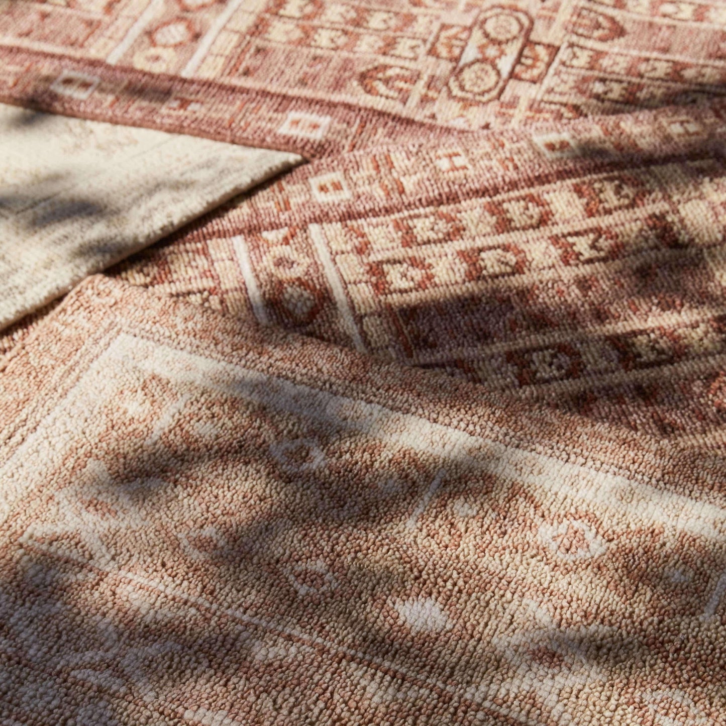 Vahini Hand-Tied Accent Rug