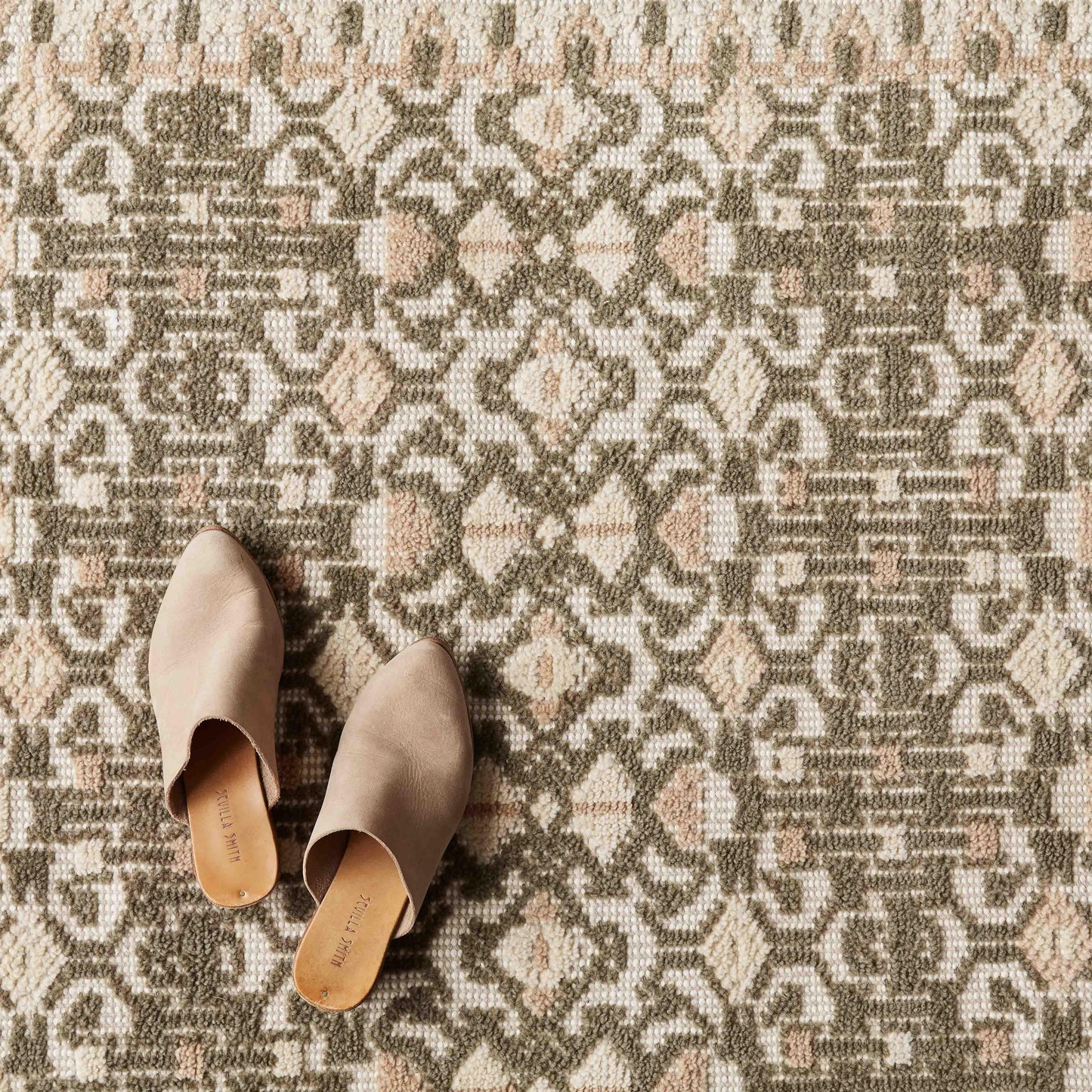 Hanita Hand-Knotted Decorative Rug